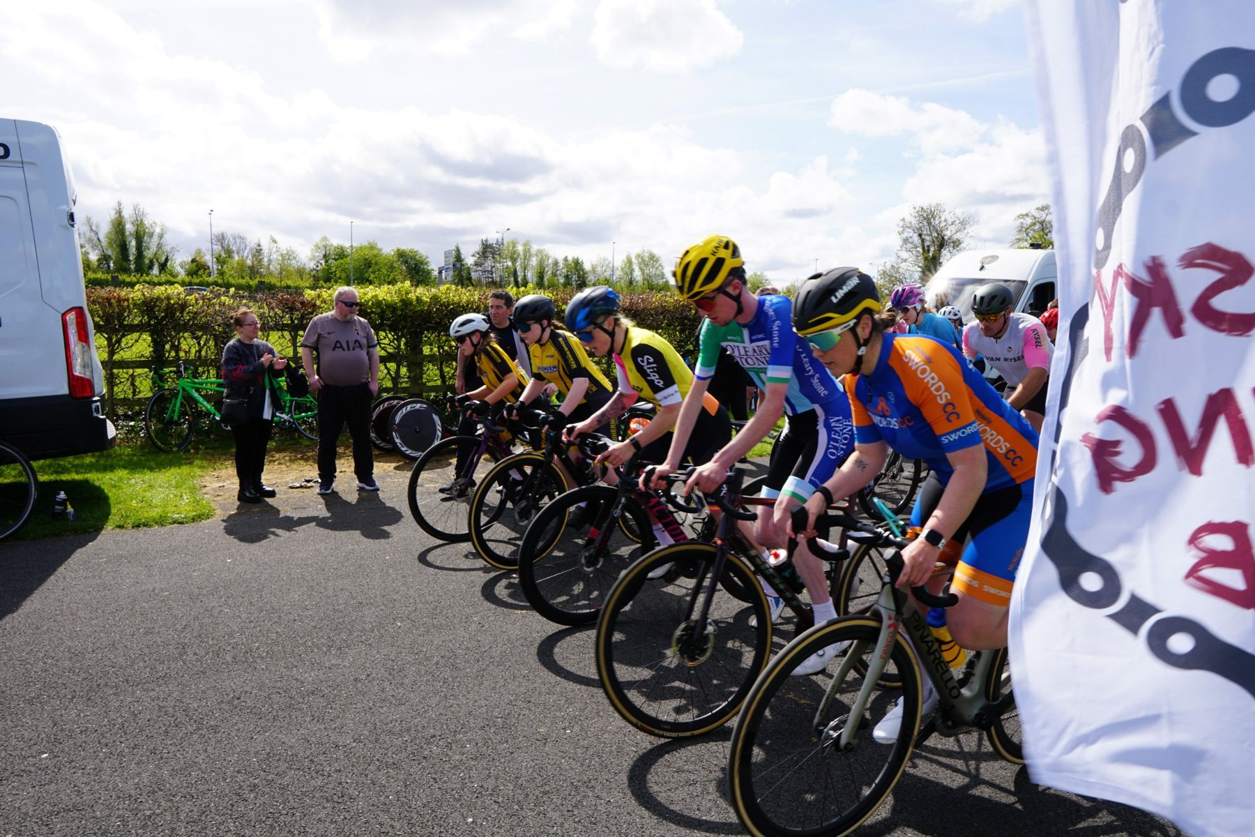 Cyclists lining up at a Starsky Cycling Club event